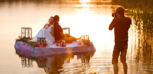 What Should a Photographer Wear To a Wedding (Outfit Ideas)