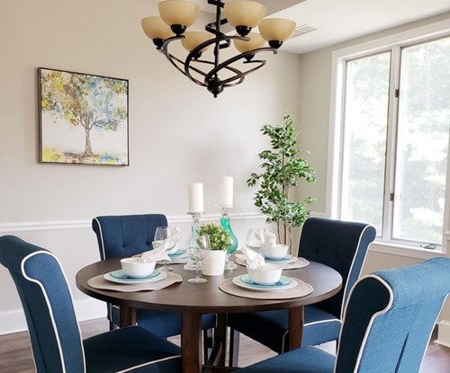 13 Professional Tips On Dining Table Staging